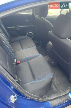 Седан Mazda 3 2004 в 