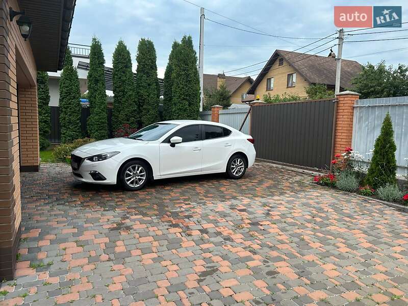 Седан Mazda 3 2015 в Киеве