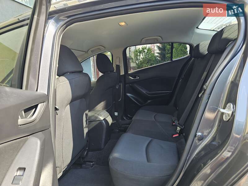 Седан Mazda 3 2016 в Львове