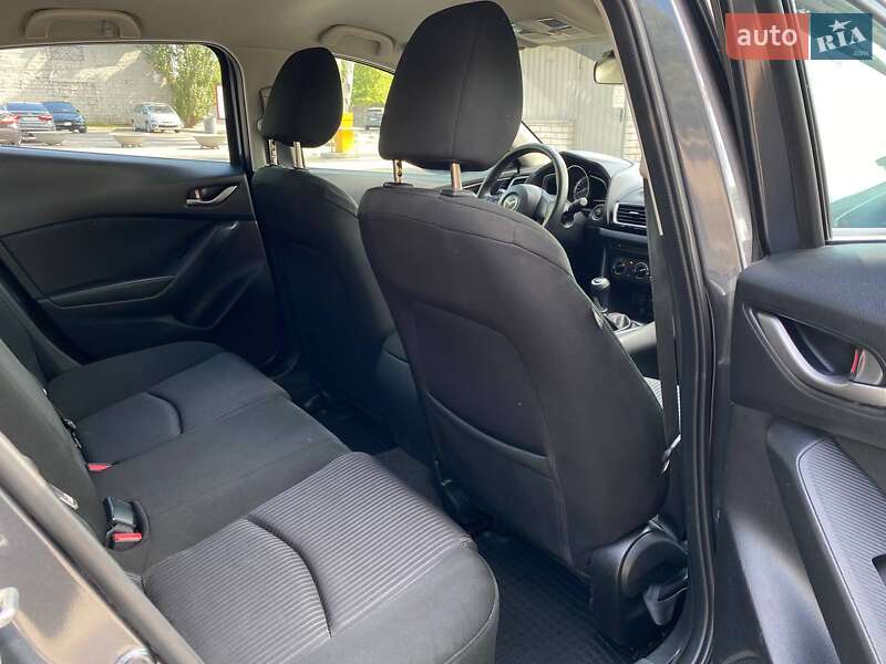 Седан Mazda 3 2015 в Днепре