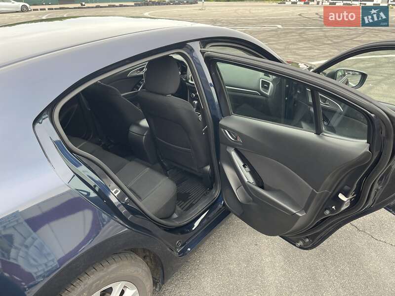 Хэтчбек Mazda 3 2018 в Киеве
