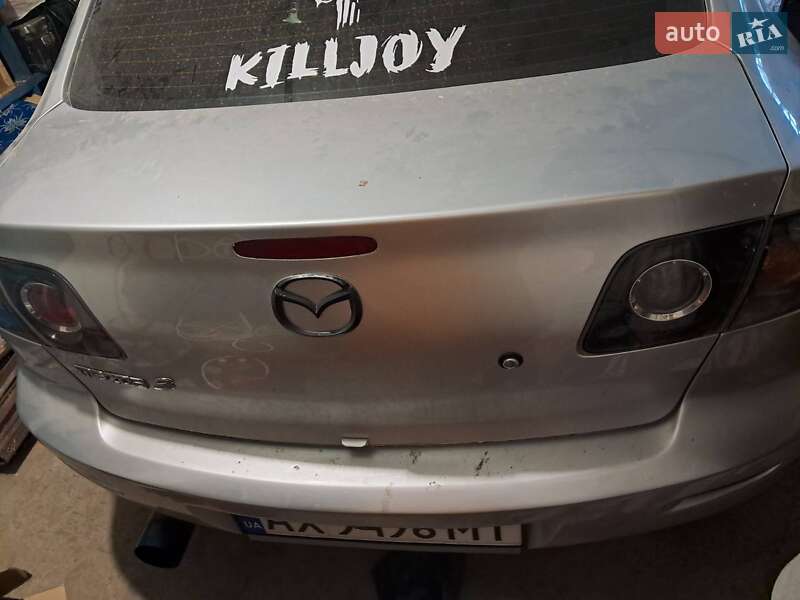 Седан Mazda 3 2005 в Краснограде