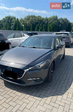 Седан Mazda 3 2017 в Хмельницком