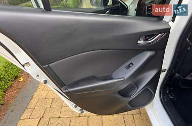 Хэтчбек Mazda 3 2015 в 