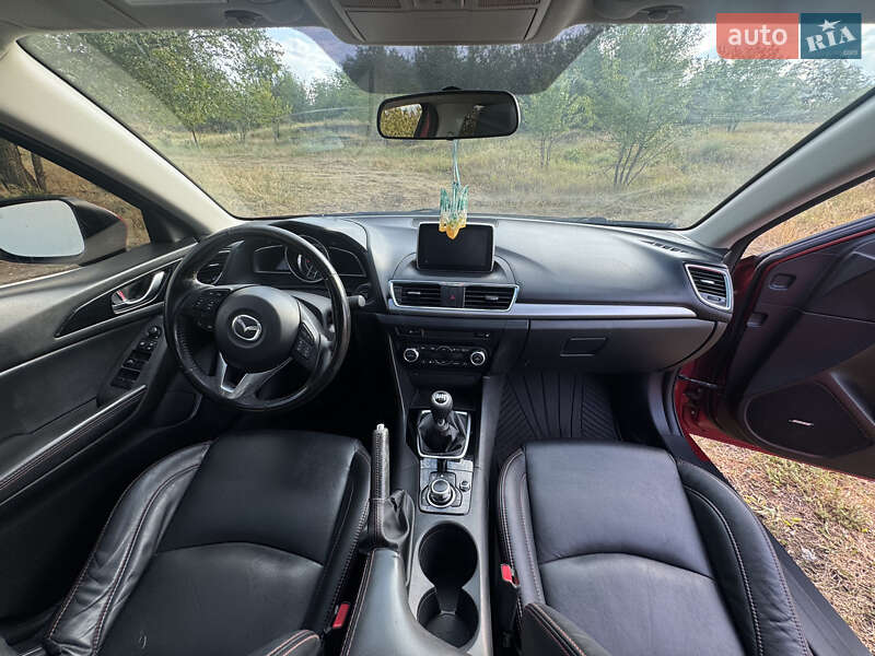 Седан Mazda 3 2014 в Днепре