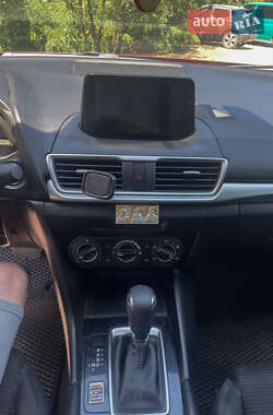 Седан Mazda 3 2016 в Днепре