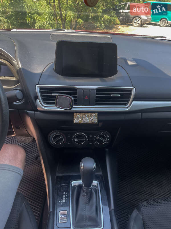 Седан Mazda 3 2016 в Днепре