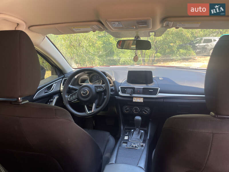 Седан Mazda 3 2016 в Днепре