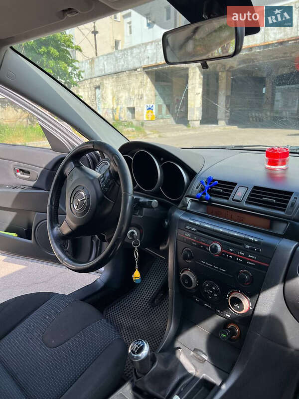 Седан Mazda 3 2004 в Дніпрі