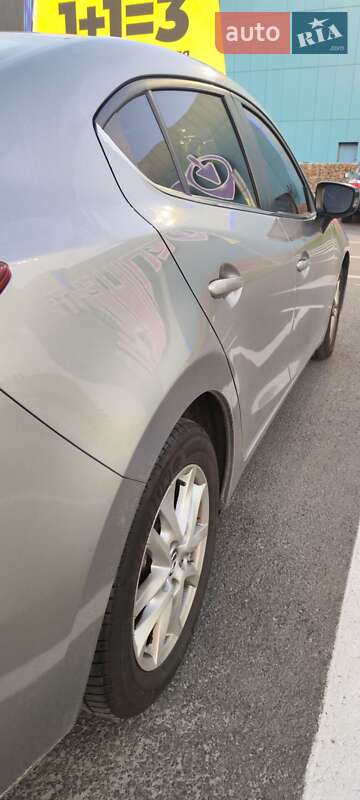 Седан Mazda 3 2016 в Киеве