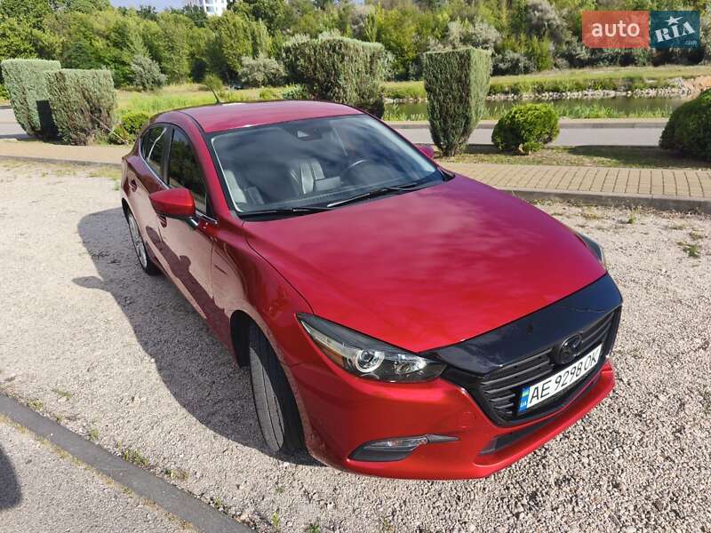 Хэтчбек Mazda 3 2017 в 