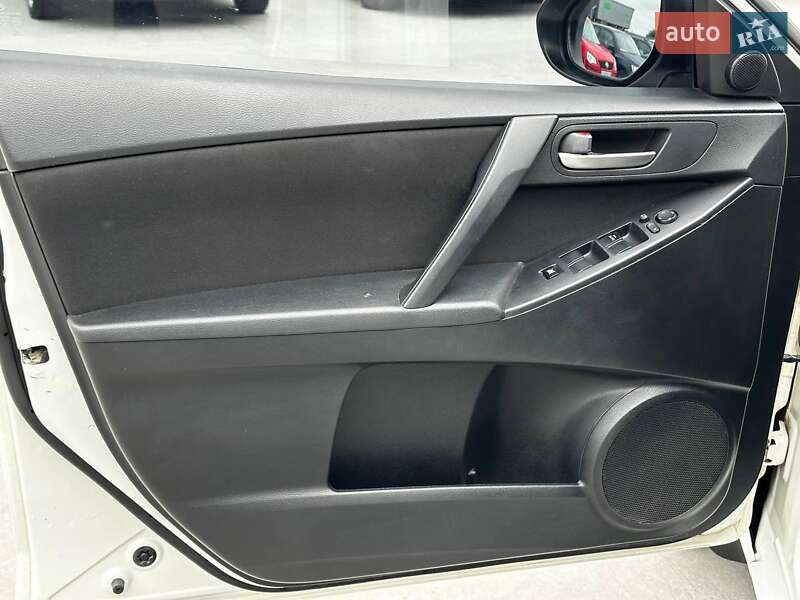 Хэтчбек Mazda 3 2012 в Львове