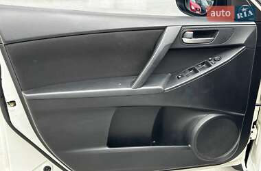 Хэтчбек Mazda 3 2012 в 