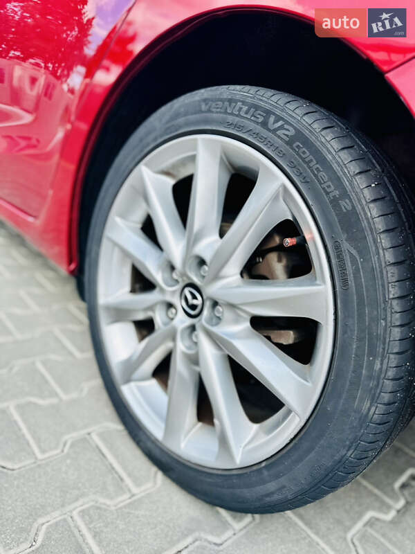 Седан Mazda 3 2016 в Киеве
