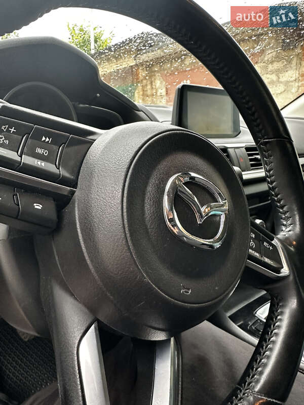Седан Mazda 3 2016 в Киеве