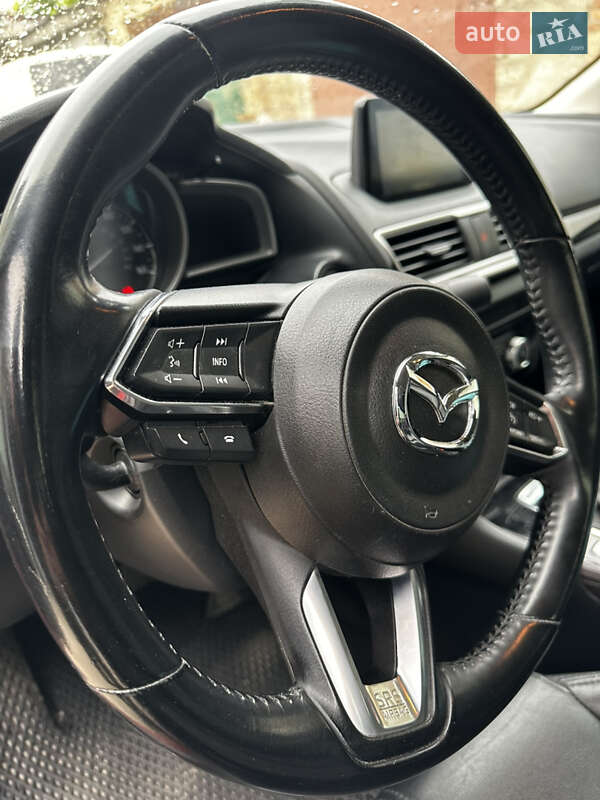 Седан Mazda 3 2016 в Киеве
