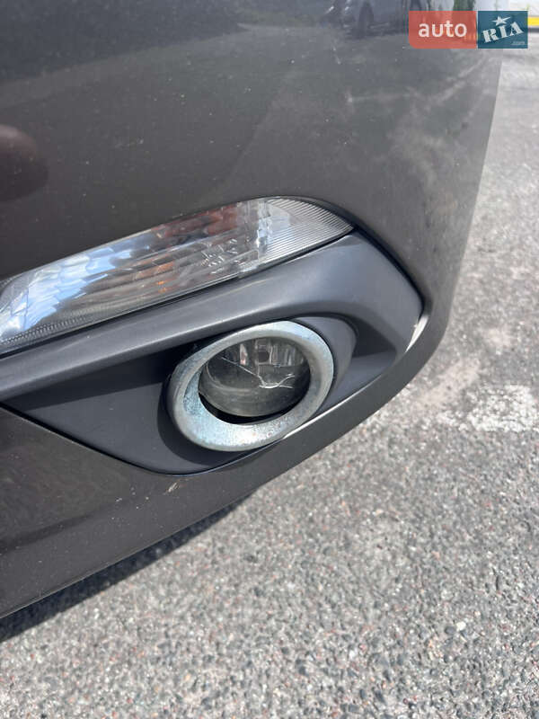 Седан Mazda 3 2015 в Киеве