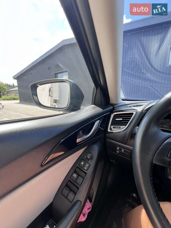 Седан Mazda 3 2015 в Киеве