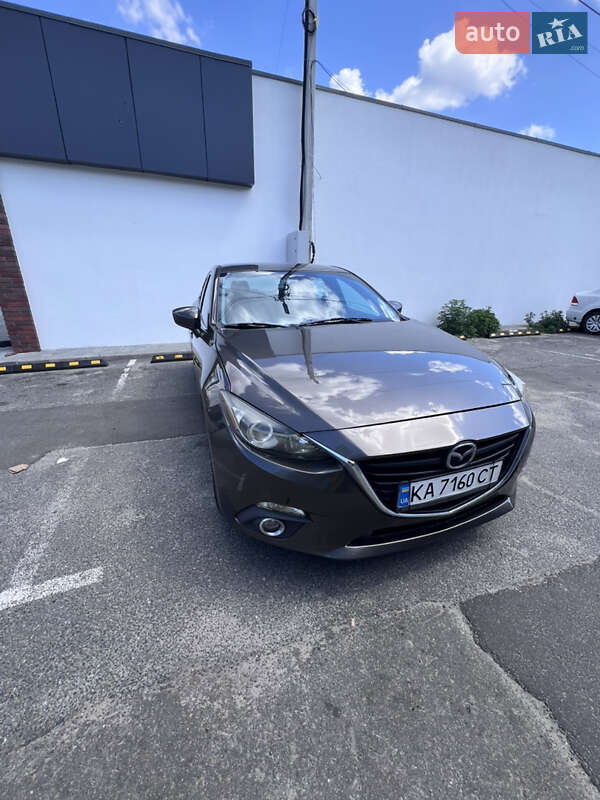 Седан Mazda 3 2015 в Киеве