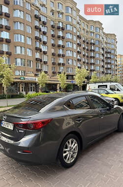 Седан Mazda 3 2013 в 