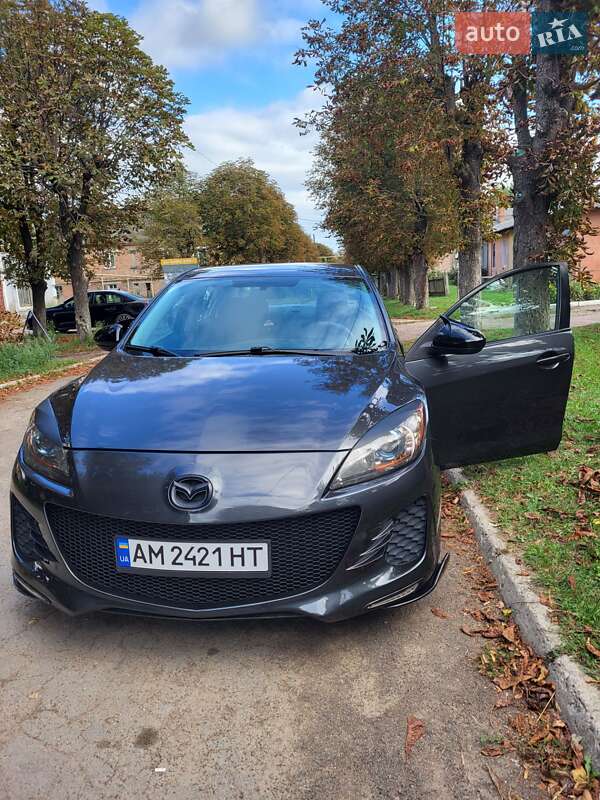 Седан Mazda 3 2012 в Коростене