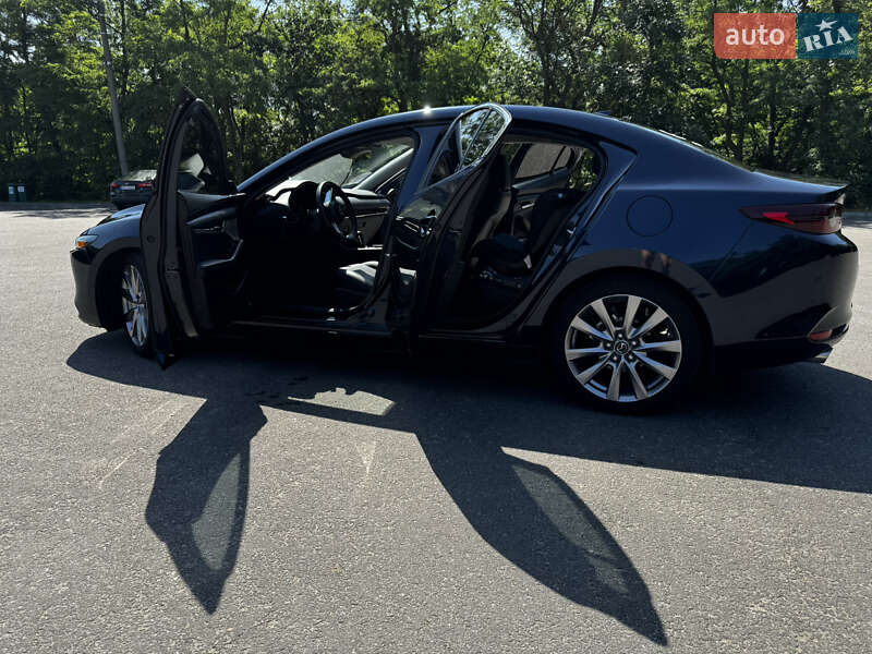 Седан Mazda 3 2019 в Южноукраинске