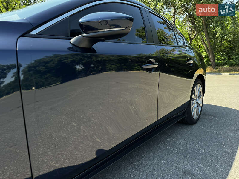 Седан Mazda 3 2019 в Южноукраинске