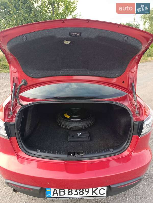 Седан Mazda 3 2011 в Могилев-Подольске