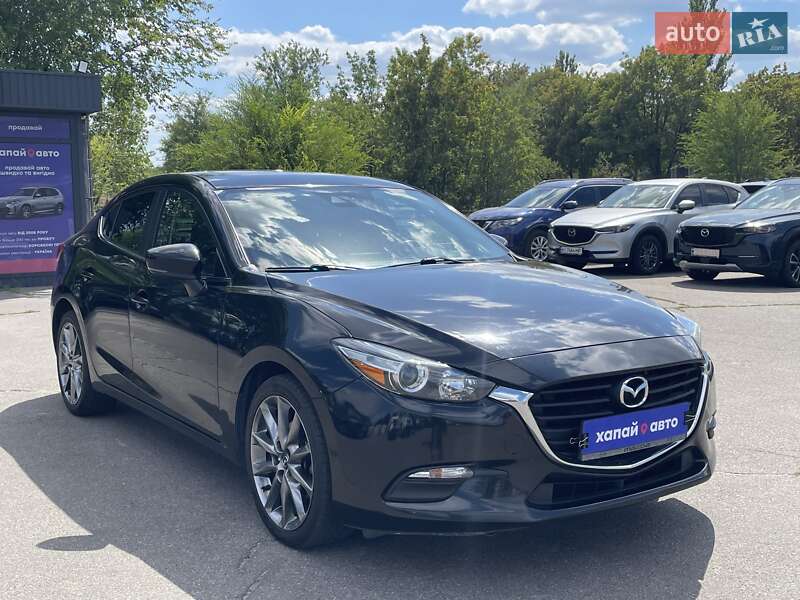 Седан Mazda 3 2018 в Днепре