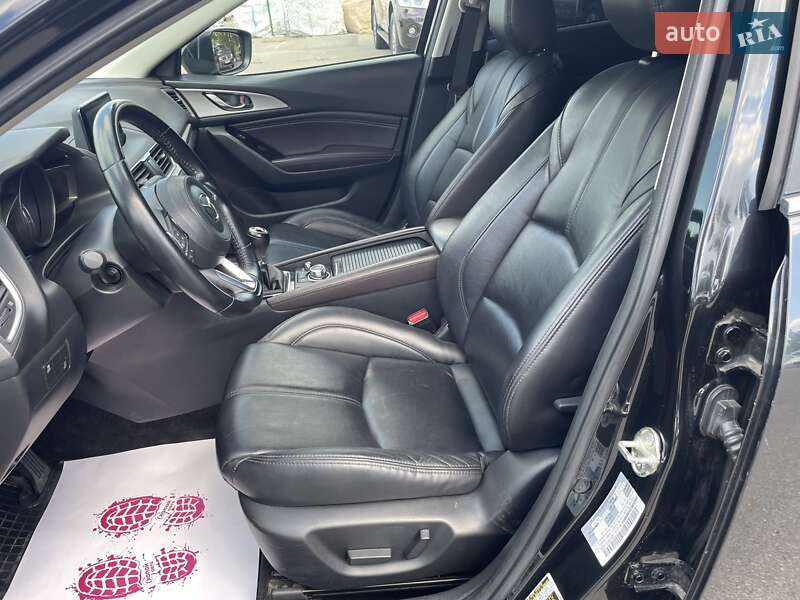 Седан Mazda 3 2018 в Днепре