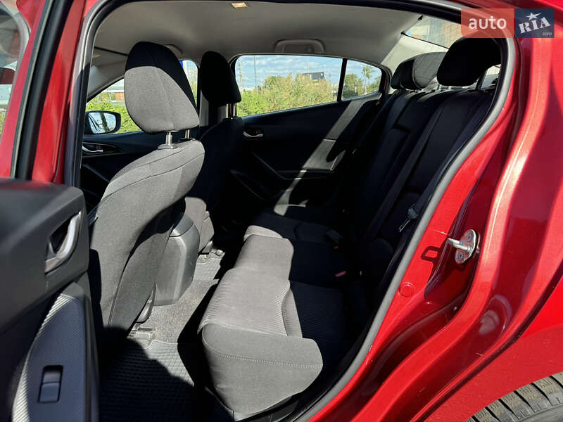 Седан Mazda 3 2015 в Сумах