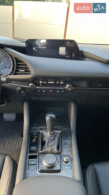 Седан Mazda 3 2019 в Киеве