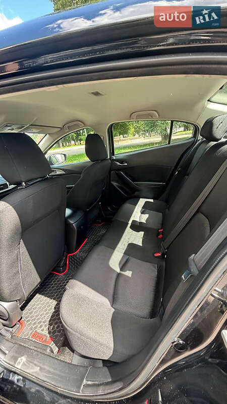 Седан Mazda 3 2017 в Киеве