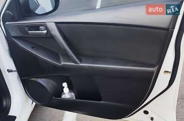 Хэтчбек Mazda 3 2012 в 