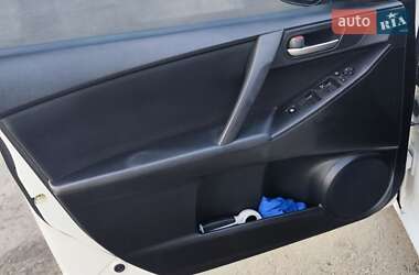 Хэтчбек Mazda 3 2012 в 