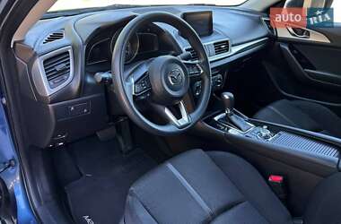 Седан Mazda 3 2017 в 