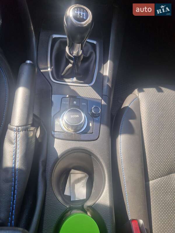 Хэтчбек Mazda 3 2014 в Днепре
