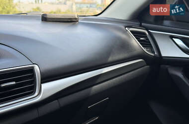 Седан Mazda 3 2017 в 