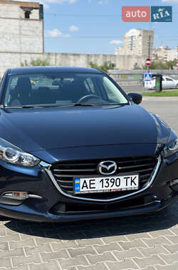 Седан Mazda 3 2017 в Днепре
