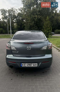 Седан Mazda 3 2013 в 