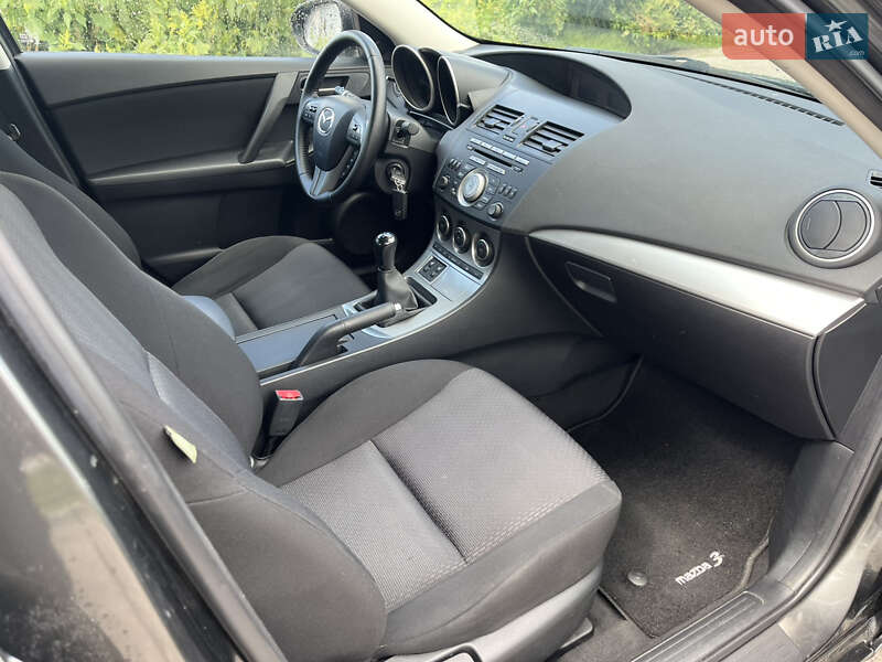 Хэтчбек Mazda 3 2009 в Ахтырке