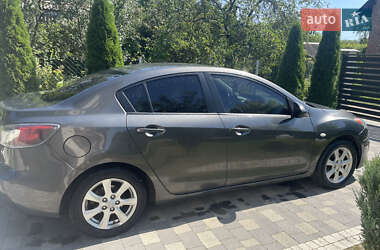 Седан Mazda 3 2010 в 