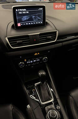 Седан Mazda 3 2015 в 