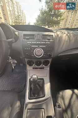 Седан Mazda 3 2010 в 