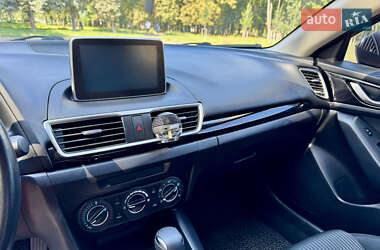 Седан Mazda 3 2015 в 