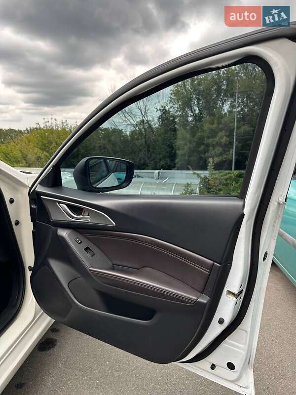 Седан Mazda 3 2013 в Киеве