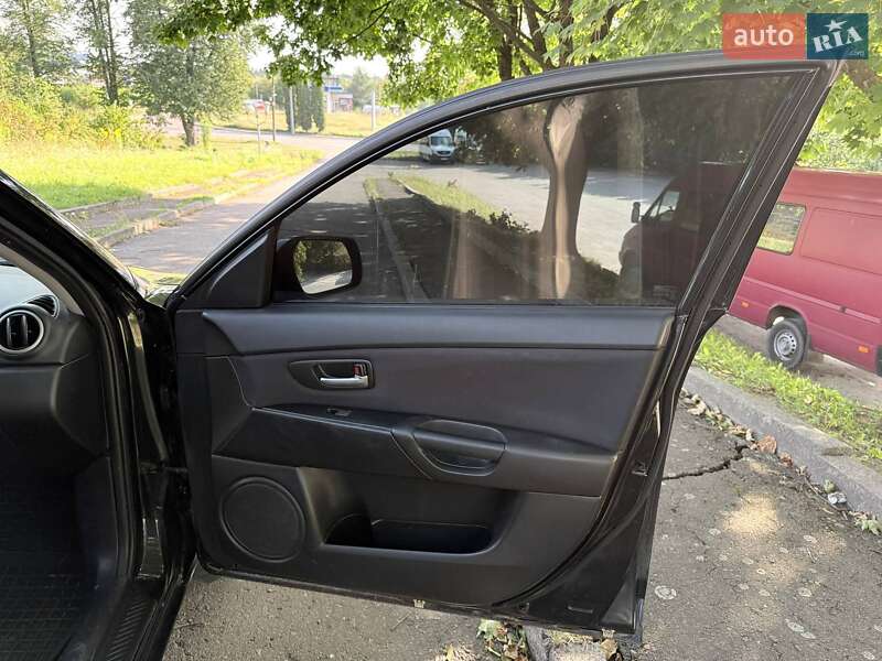 Седан Mazda 3 2006 в Ровно