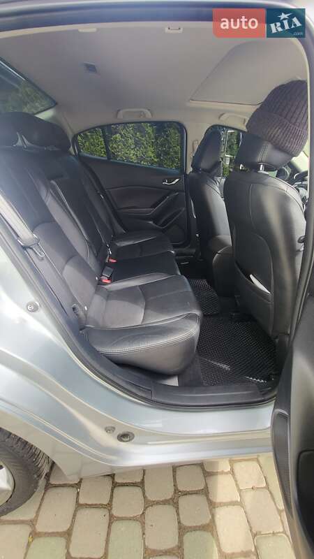 Седан Mazda 3 2018 в Львові
