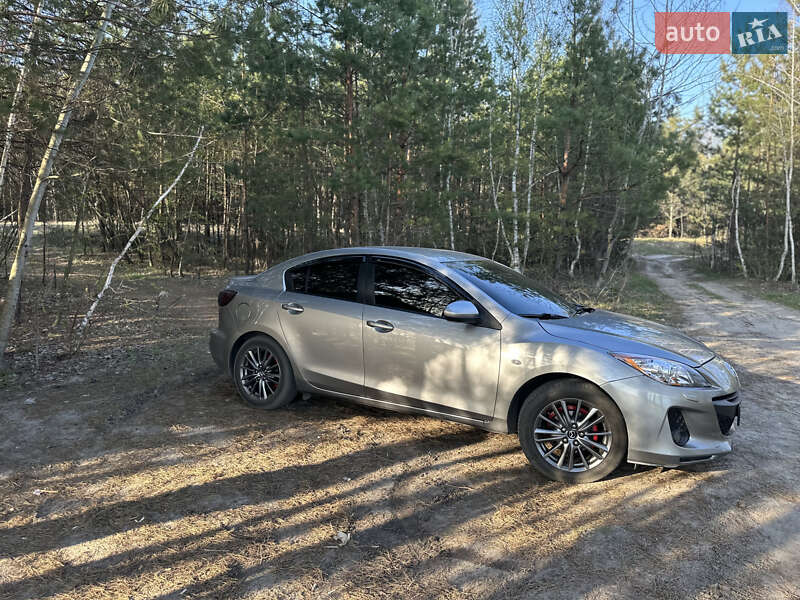Седан Mazda 3 2012 в Охтирці