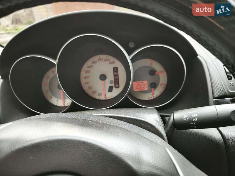 Седан Mazda 3 2006 в Чугуєві